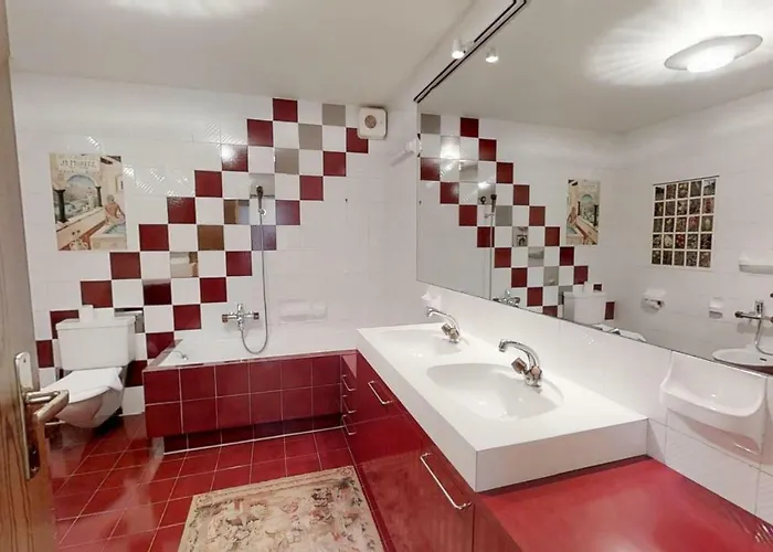 Caspar Badrutt - アパート *